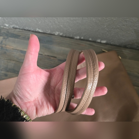 Cuyana Classic Easy Zipper Tote - Picture 5 of 8